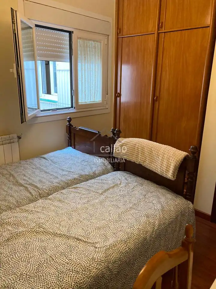 Schlafzimmer von Wohnung zur Miete in Ferrol mit Heizung und Möbliert