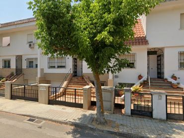 Casa bifamiliare in vendita a Calle Enebro