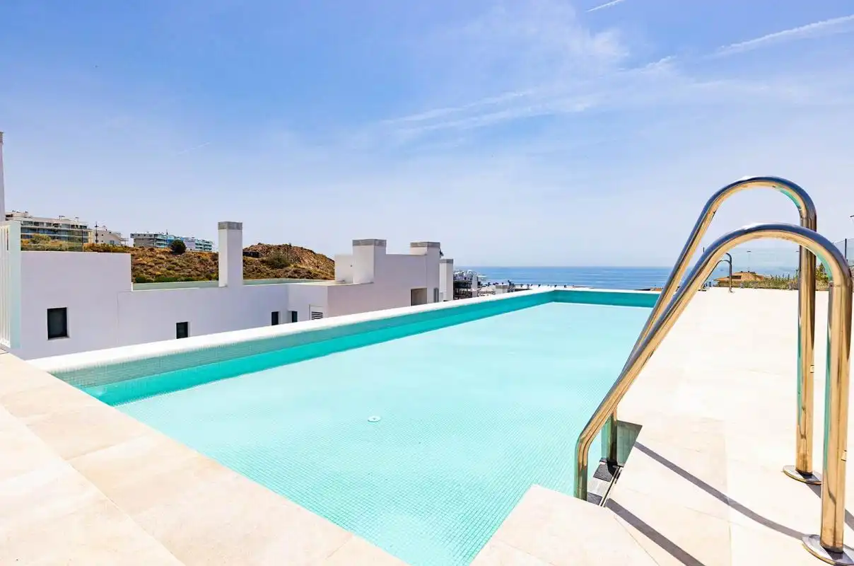 Piscina de Planta baixa en venda en Fuengirola amb Aire condicionat, Calefacció i Jardí privat