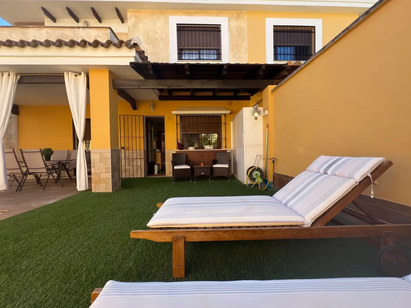 Terrassa de Casa adosada en venda en Espartinas amb Aire condicionat, Calefacció i Jardí privat
