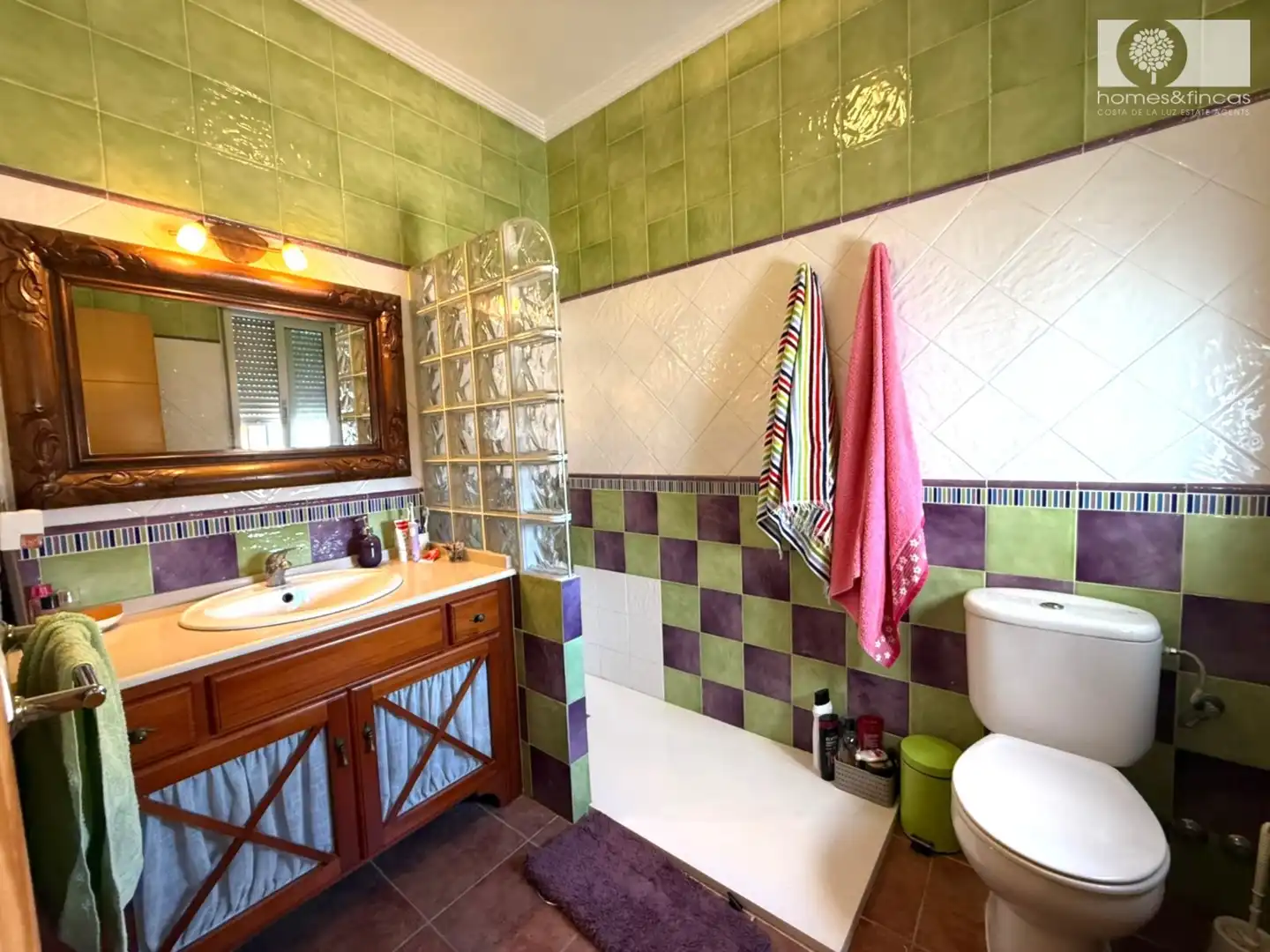 Bathroom of Houses for sale in Islantilla  with Private garden, Swimming Pool and Oven
