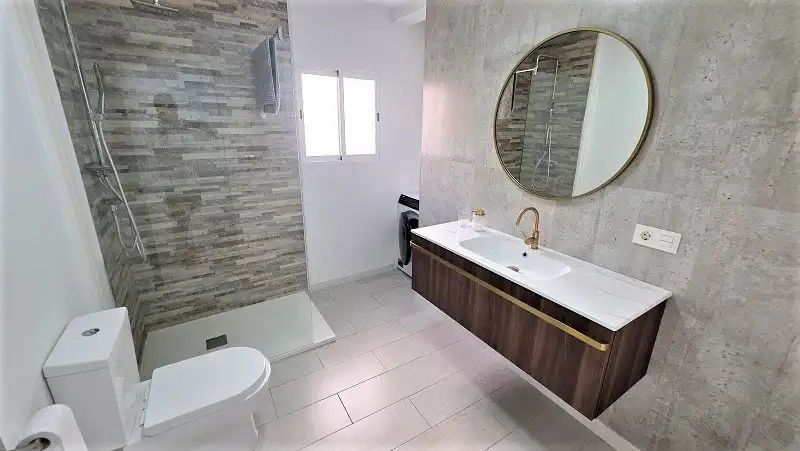 Bathroom of Flat for rent in Elche / Elx  with Parquet flooring, Furnished and Oven