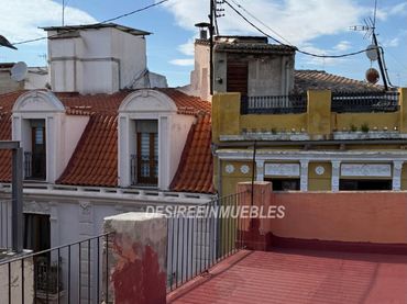 Pis amb balcó en venda a Carrer dels Assaonadors