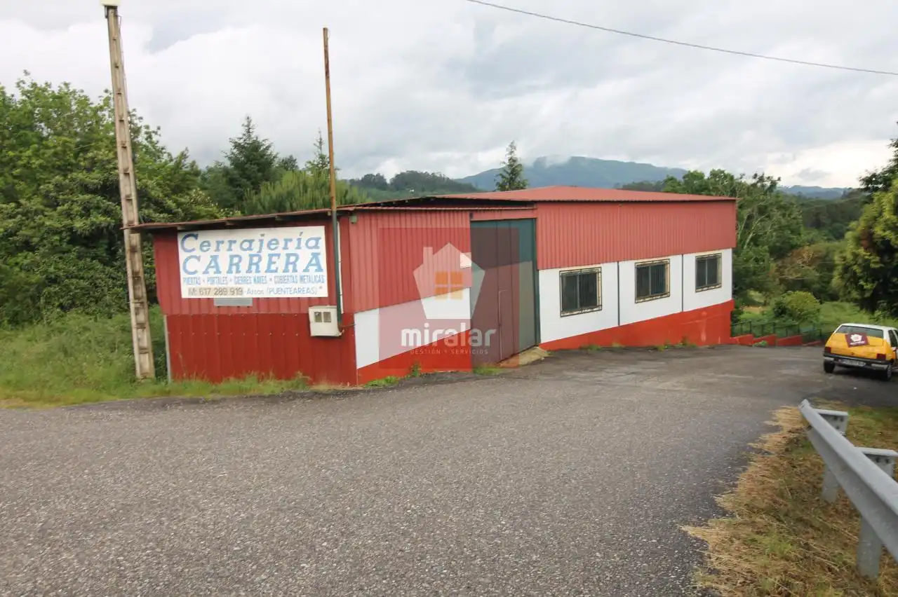 Außenansicht von Fabrikhallen zur Miete in Ponteareas