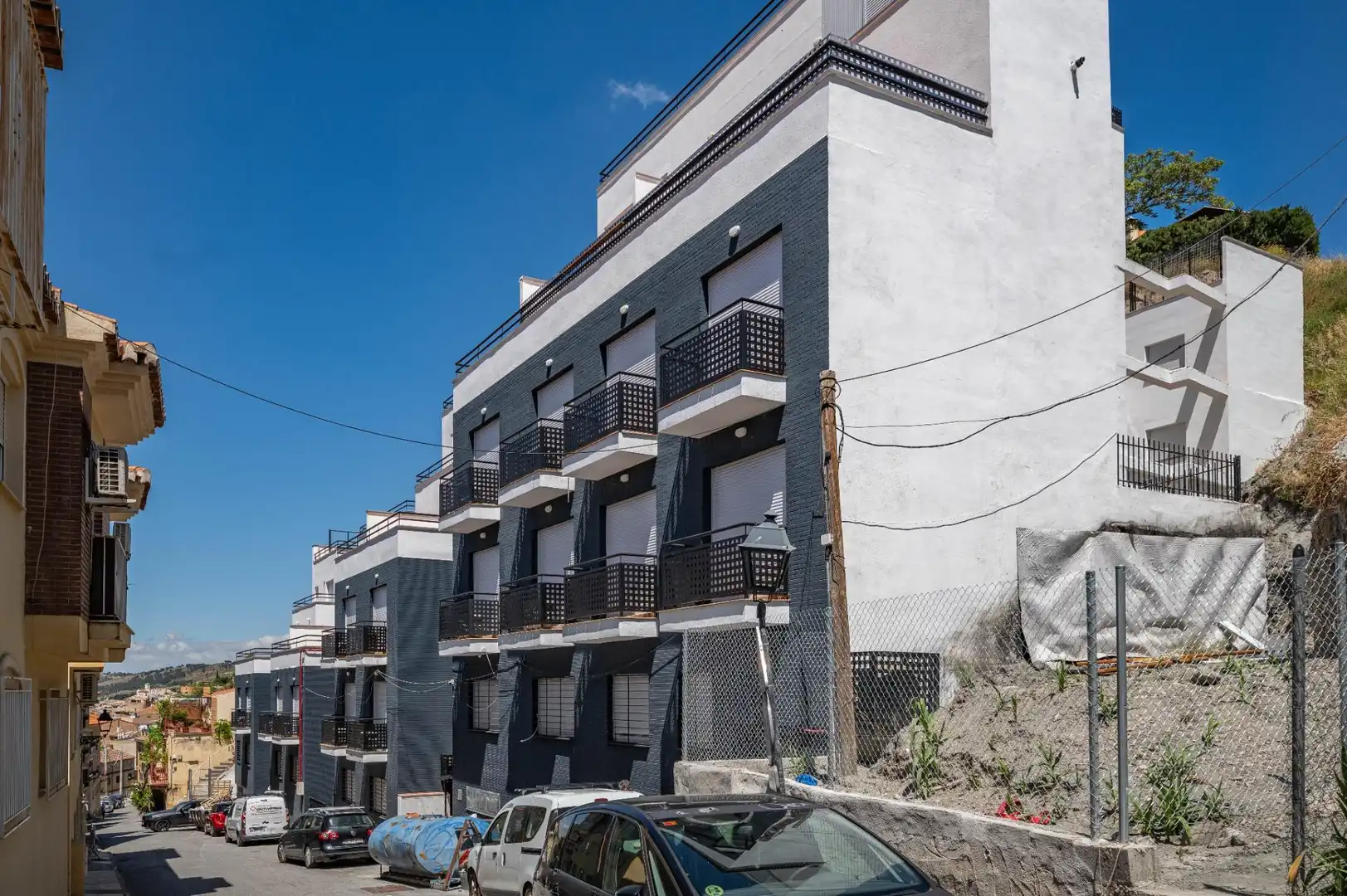 Vista exterior de Pis en venda en Cenes de la Vega amb Calefacció, Balcó i Piscina comunitària