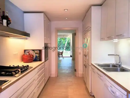 Cocina de Casa adosada de alquiler en Sotogrande con Aire acondicionado, Jardín privado y Terraza