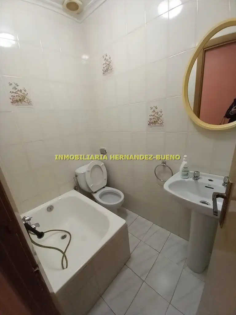 Bathroom of Flat for rent in Salamanca