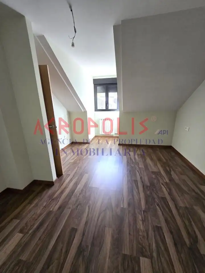 Schlafzimmer von Maisonette zum Verkauf in Puebla de Lillo mit Heizung, Terrasse und Abstellraum