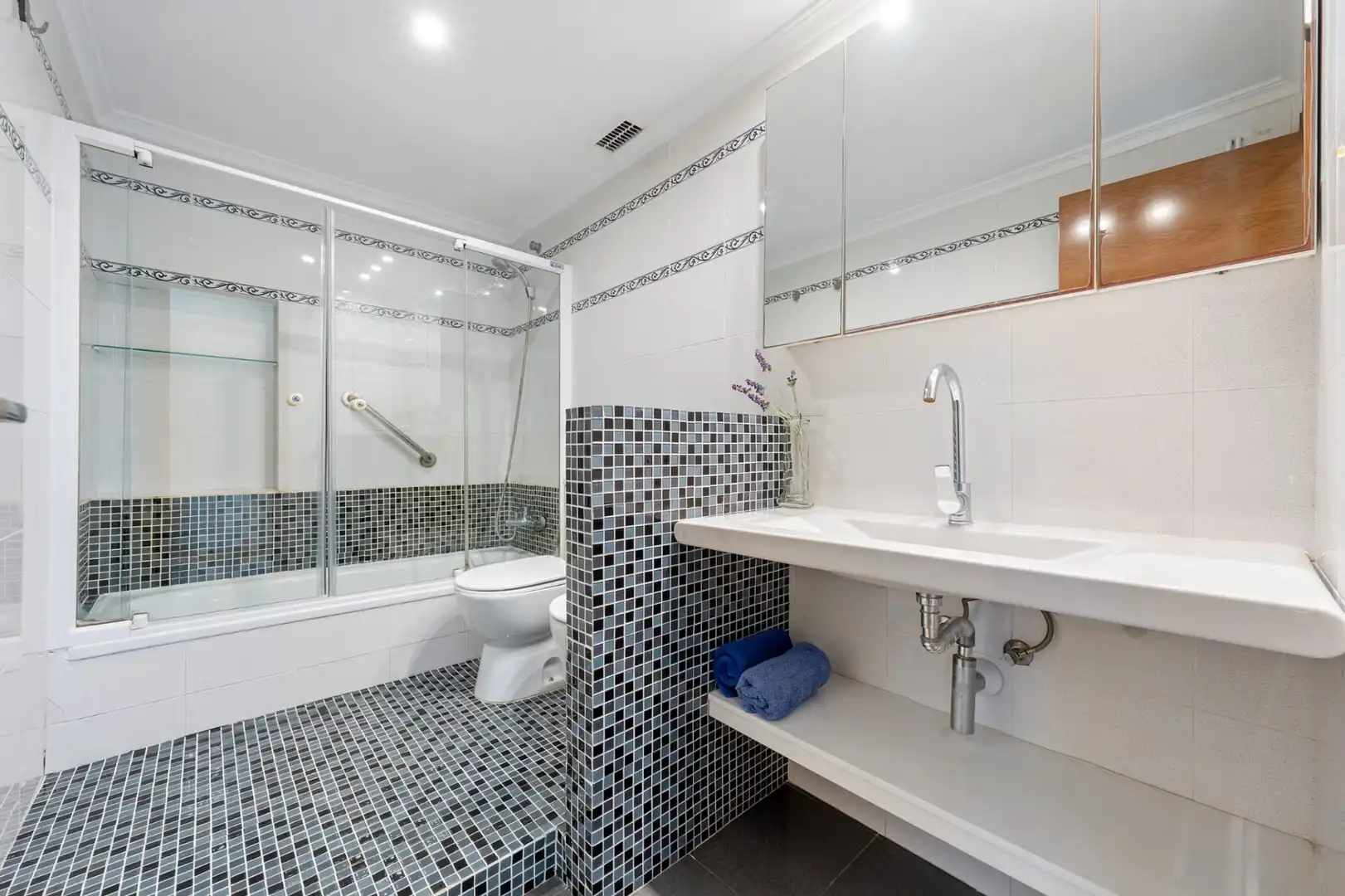 Badezimmer von Dachboden zum Verkauf in Reus mit Klimaanlage, Heizung und Terrasse