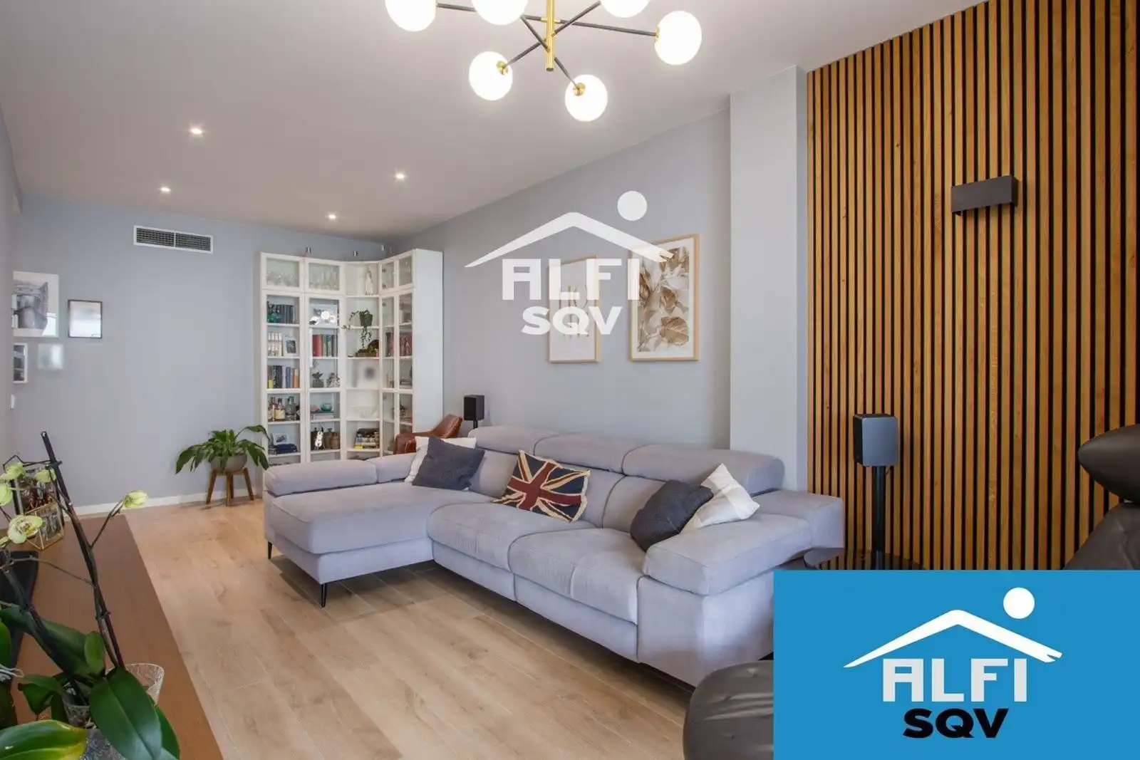 Living room of Flat for sale in Sant Cugat del Vallès  with Air Conditioner, Heating and Terrace