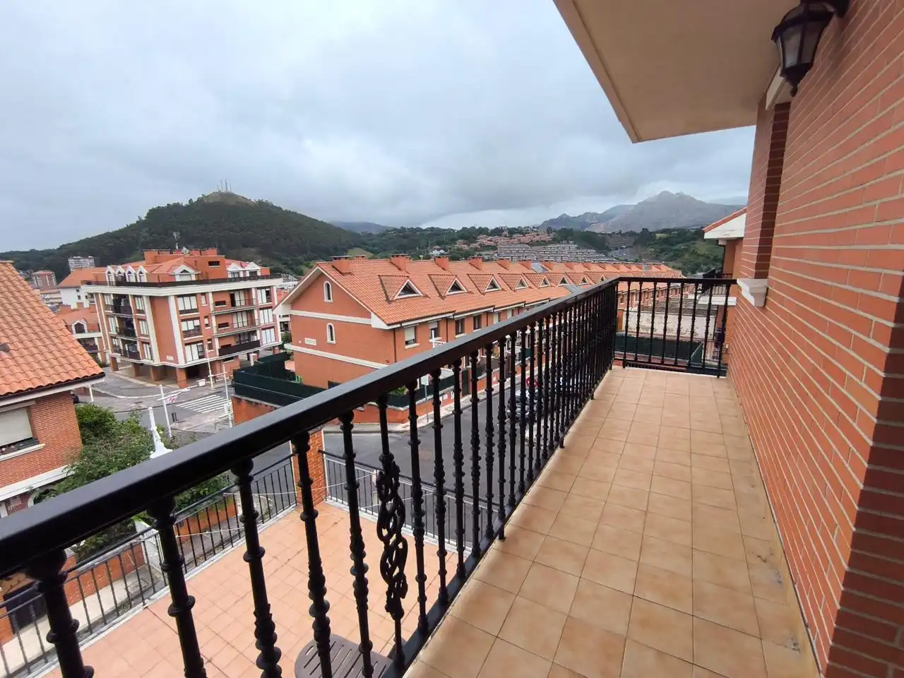 Terraza de Casa adosada en venta en Castro-Urdiales con Calefacción, Terraza y Balcón