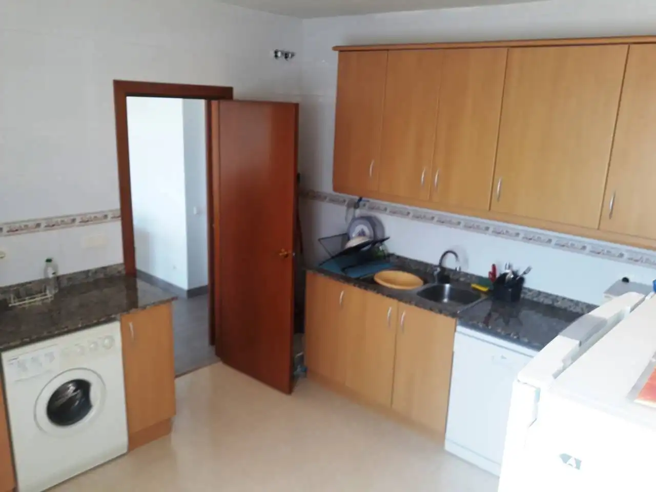 Cuina de Pis de lloguer en Cubelles amb Aire condicionat, Terrassa i Moblat