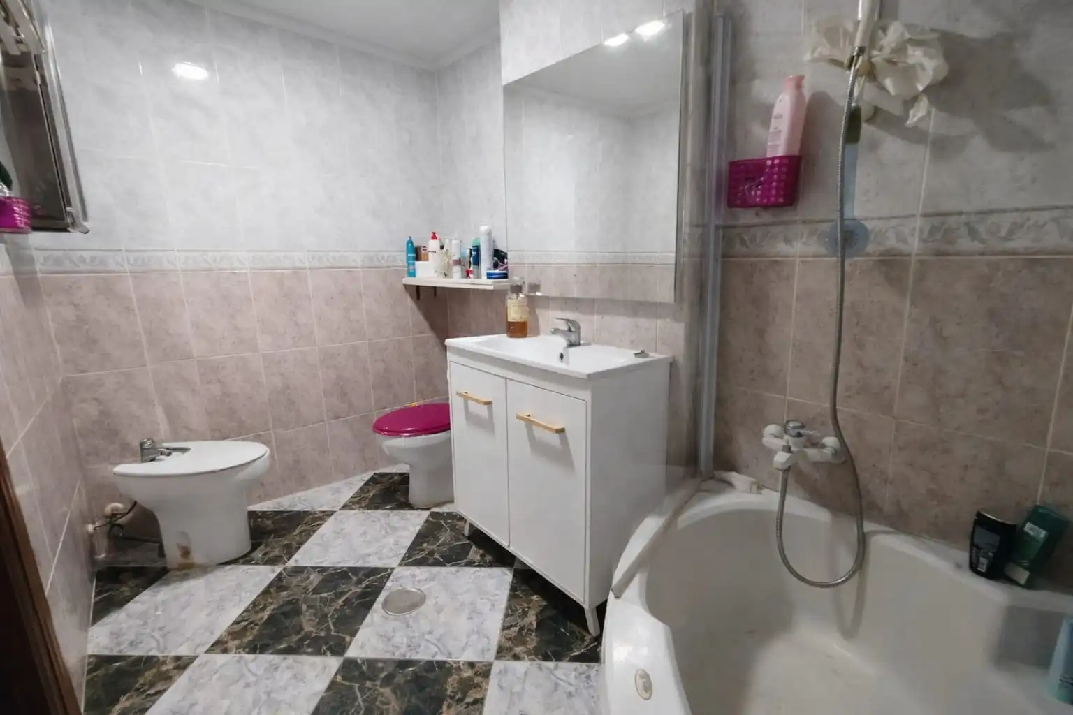 Bathroom of Flat for sale in Granada  with Air Conditioner, Terrace and Furnished