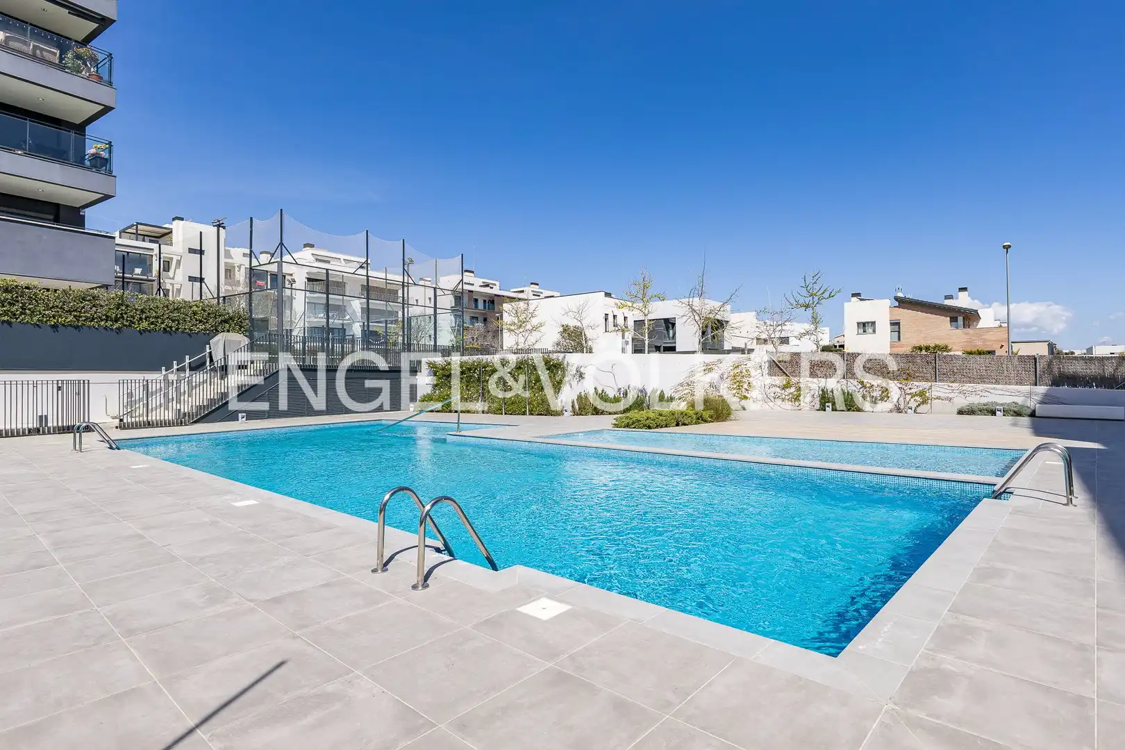 Piscina de Pis en venda en Vilanova i la Geltrú amb Aire condicionat, Calefacció i Jardí privat