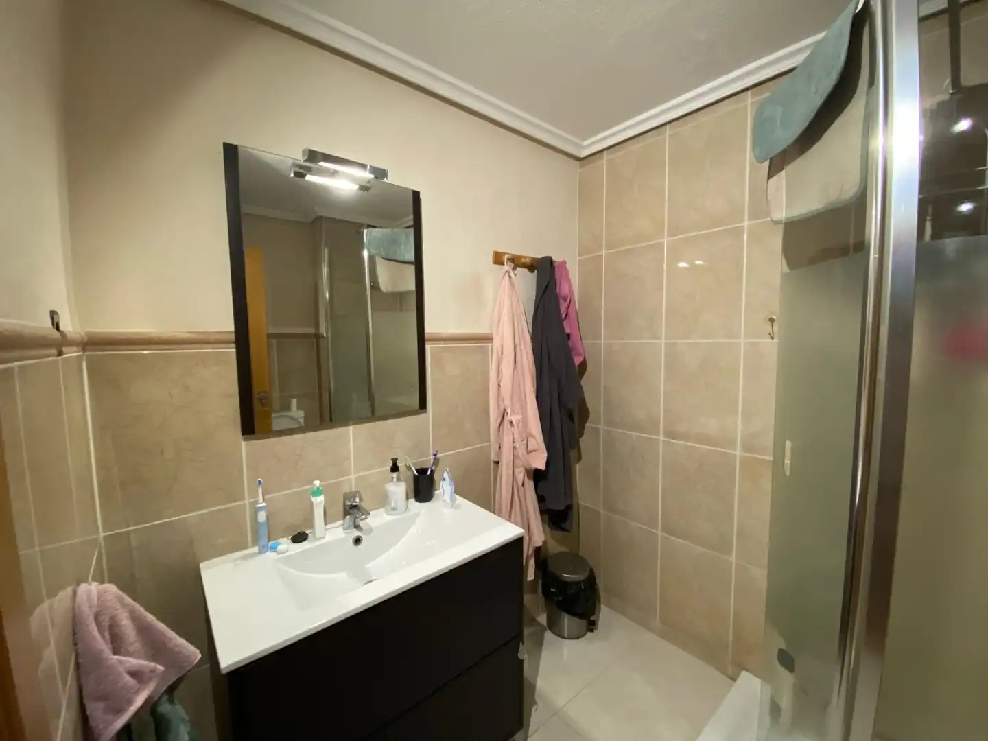 Baño de Piso para compartir en Cartagena con Aire acondicionado y Parquet