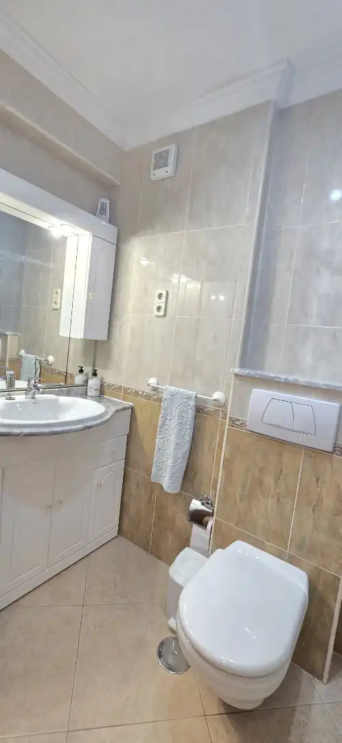 Badezimmer von Wohnung zur Miete in Algarrobo mit Klimaanlage, Heizung und Terrasse