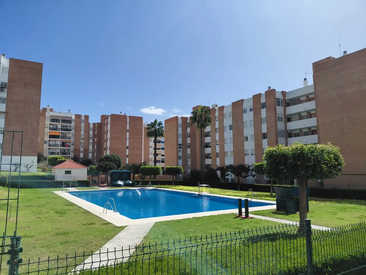 Swimming pool of Flat for sale in Benalmádena  with Air Conditioner, Storage room and Oven
