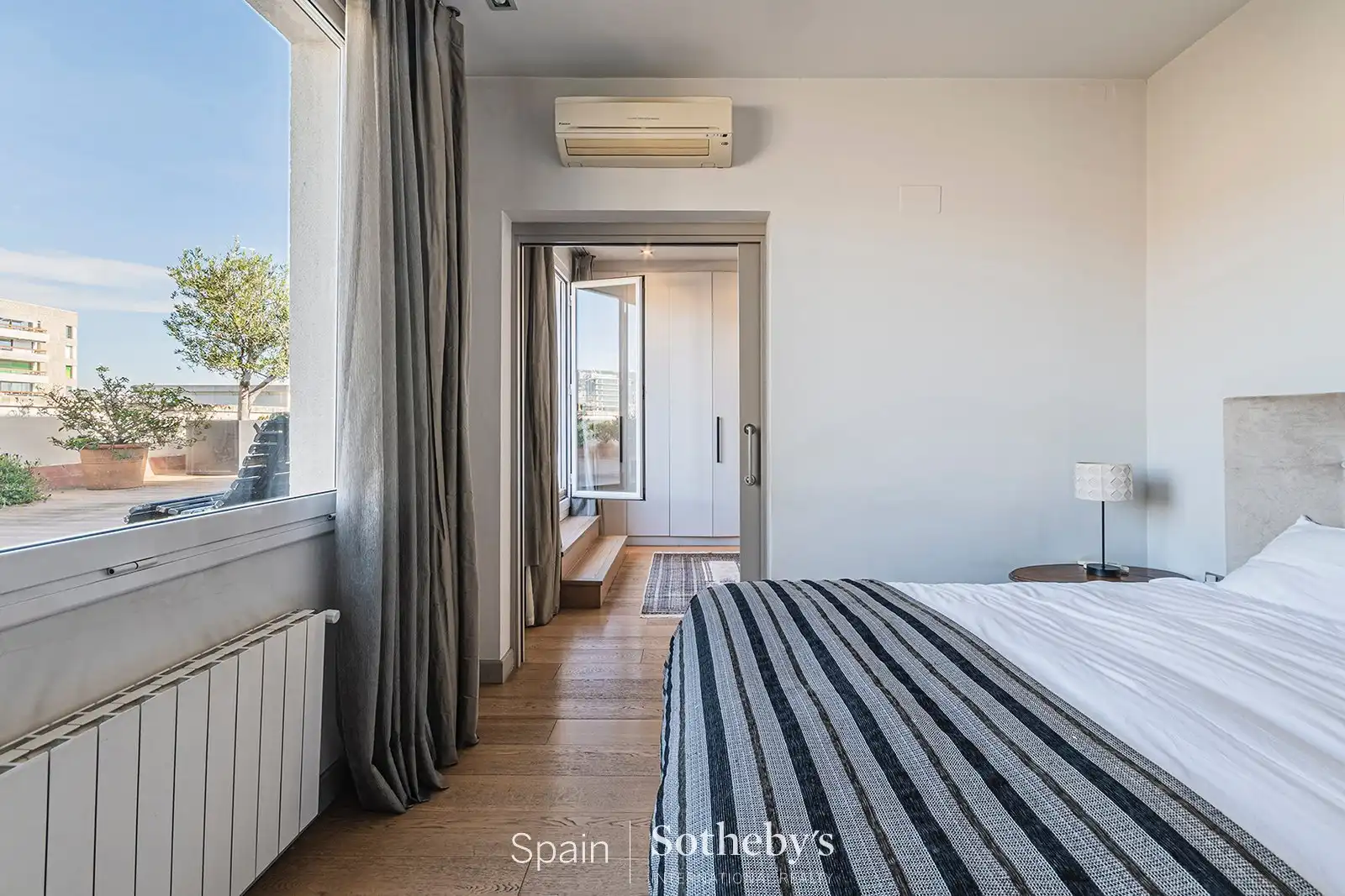 Dormitori de Àtic en venda en Barcelona amb Aire condicionat, Calefacció i Terrassa