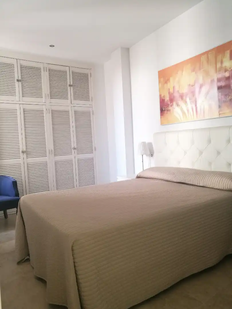 Dormitori de Apartament de lloguer en Sevilla amb Aire condicionat, Moblat i Rentadora