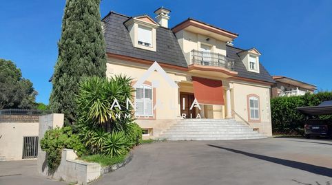 ESPECTACULAR VILLA EN LA SIERRILLA SECTOR I