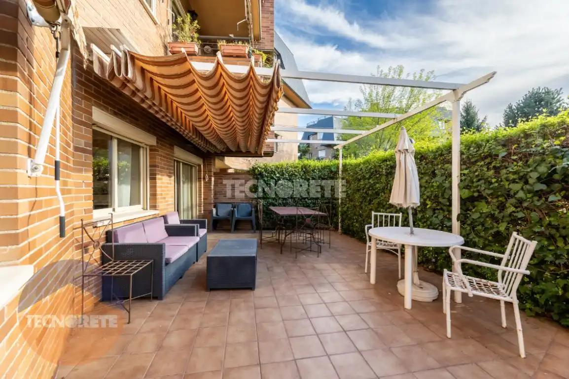Terraza de Piso en venta en Majadahonda con Aire acondicionado y Piscina comunitaria