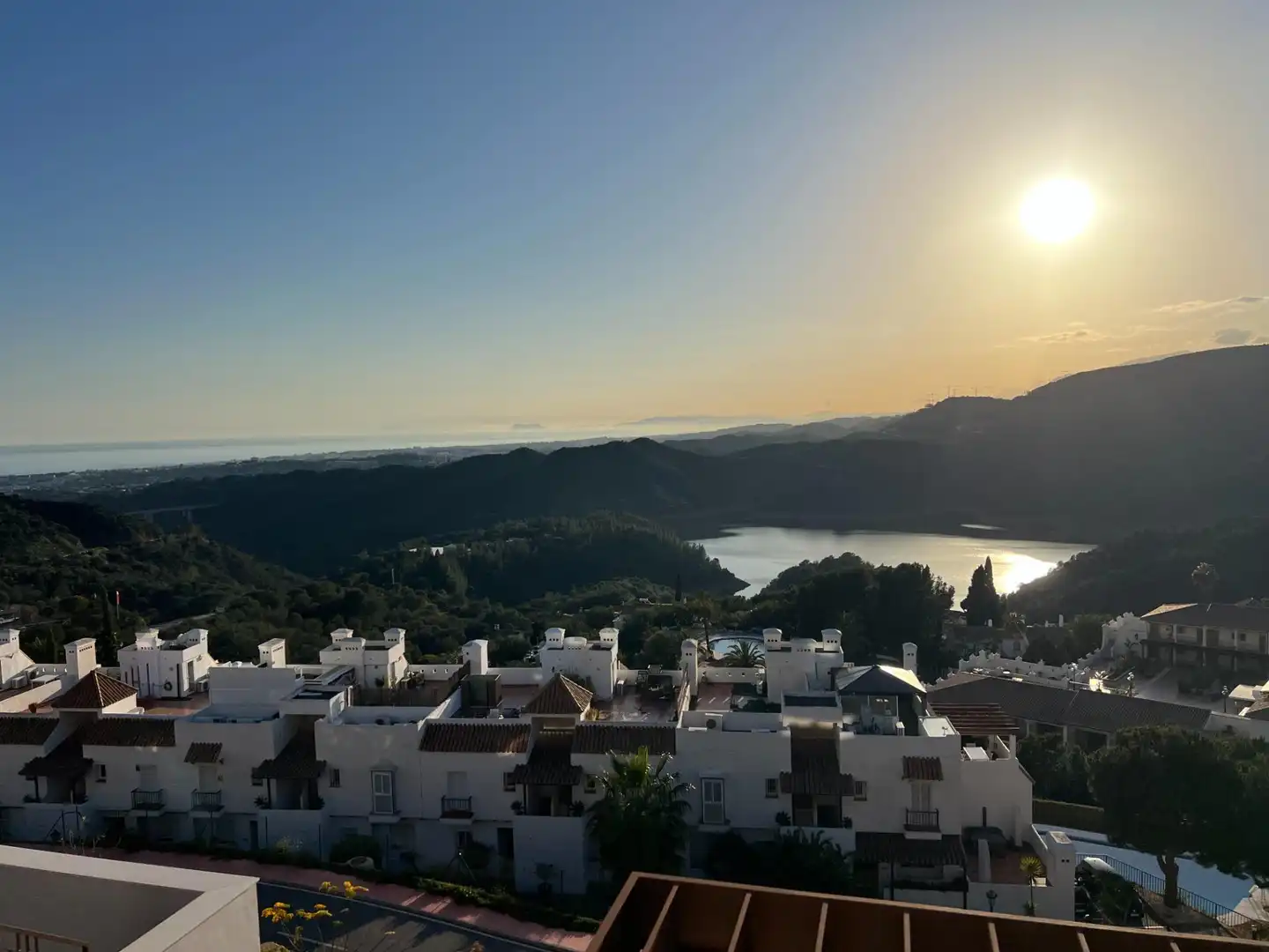 Exterior view of Attic for sale in Istán  with Air Conditioner, Private garden and Terrace