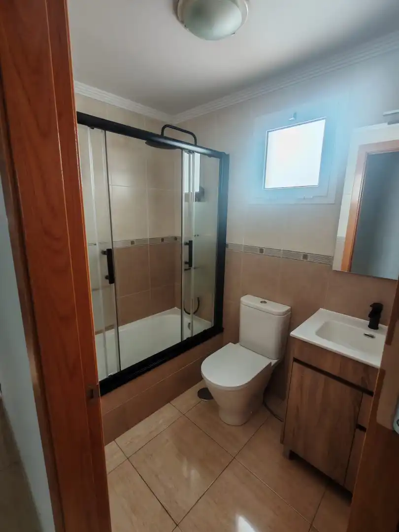 Baño de Piso de alquiler en Telde con Amueblado