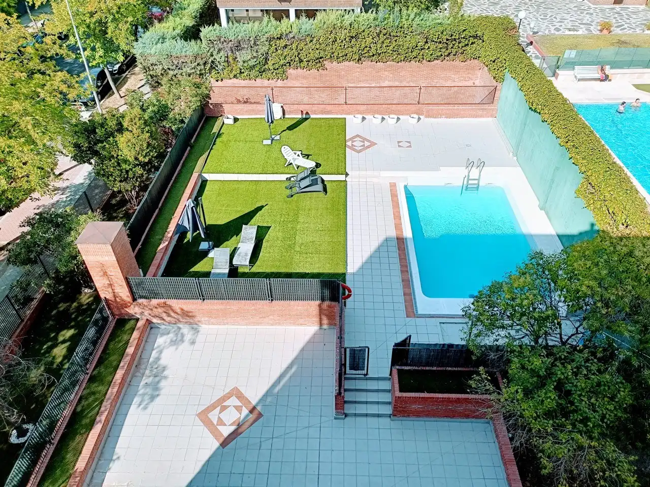 Schwimmbecken von Wohnung zur Miete in Madrid mit Klimaanlage, Heizung und Parkett