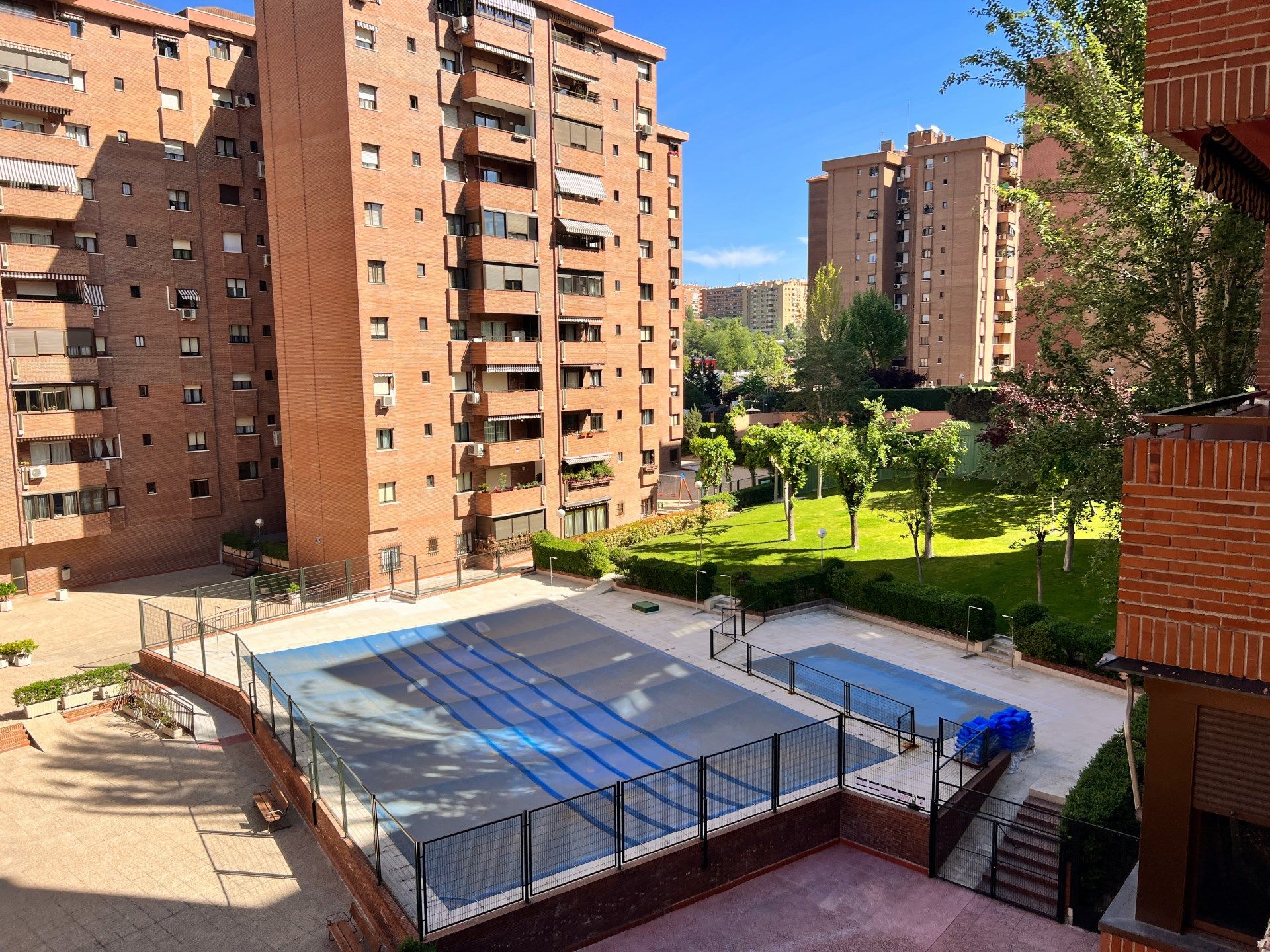 Swimming pool of Flat to rent in  Madrid Capital  with Heating, Parquet flooring and Terrace
