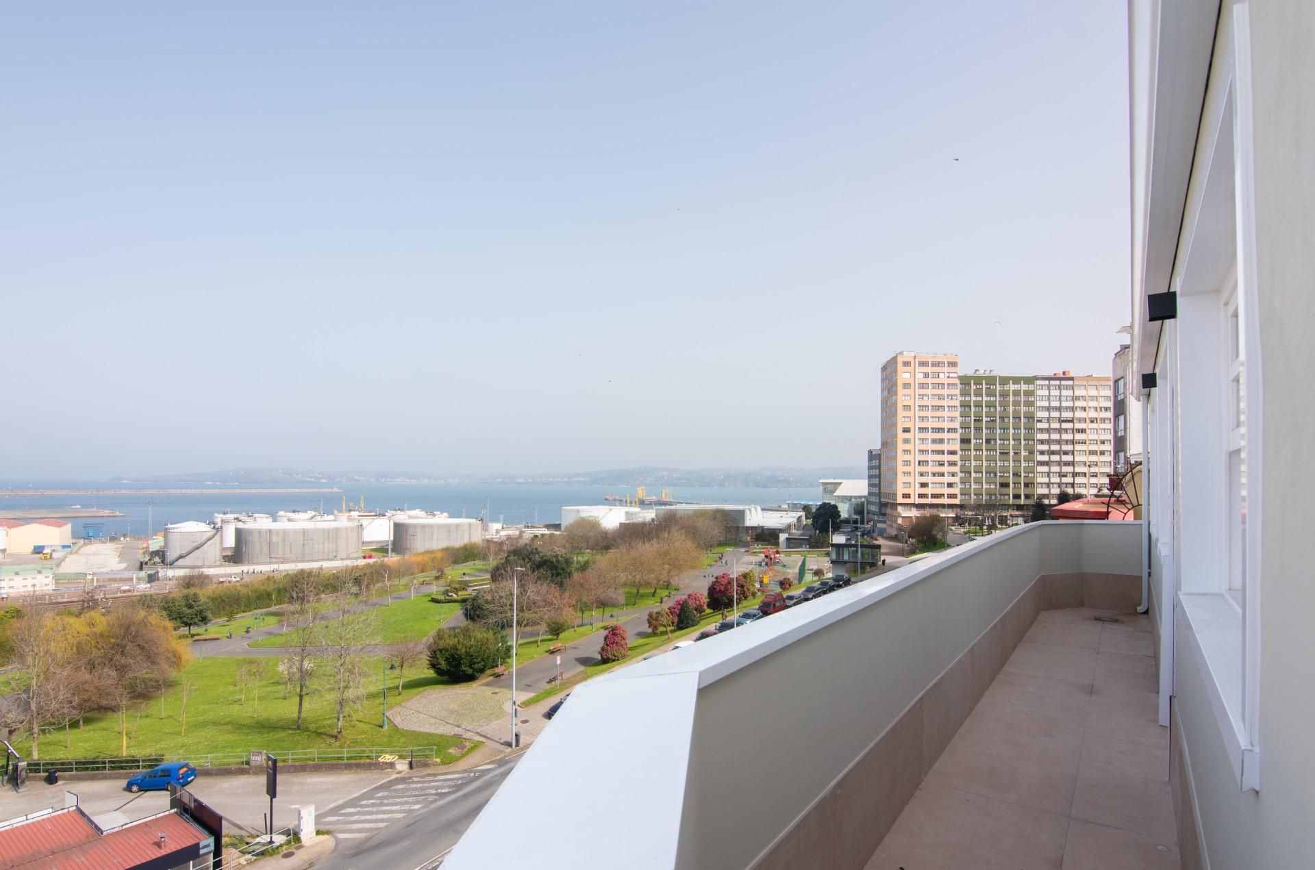 Vista exterior de Ático en venta en A Coruña Capital  con Calefacción y Terraza
