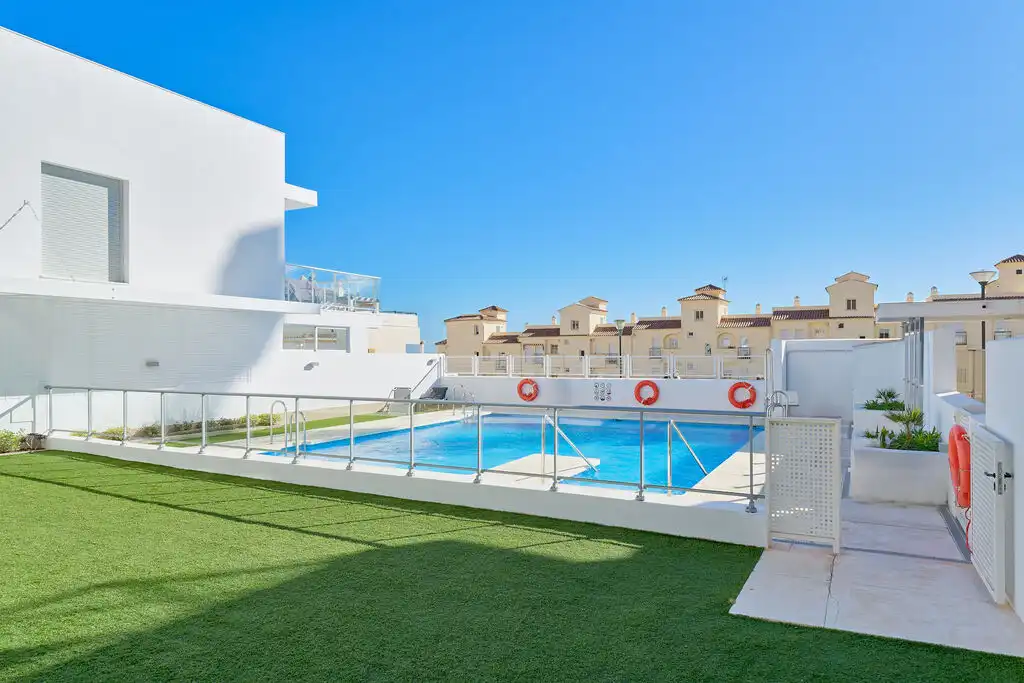 Apartamento con piscina en venta en Benalmádena pueblo, imagen 6