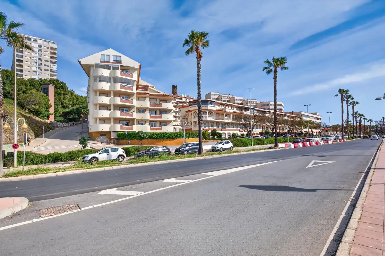 Vista exterior de Planta baixa en venda en Benalmádena amb Aire condicionat, Jardí privat i Terrassa