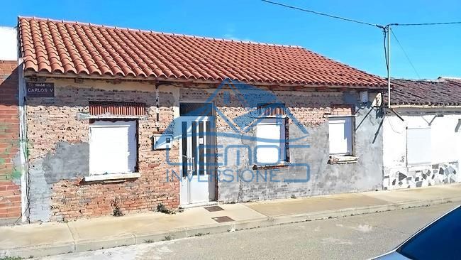 Vista exterior de Casa o xalet en venda en La Bañeza 