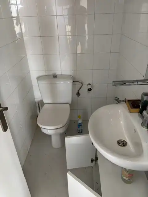 Bany de Local de lloguer en Mataró amb Aire condicionat, Calefacció i Parquet