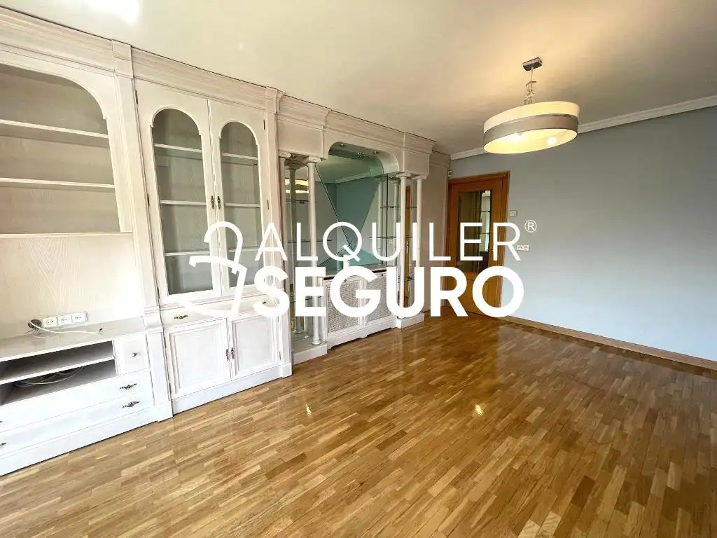Habitación de Piso de alquiler en Madrid con Calefacción y Piscina