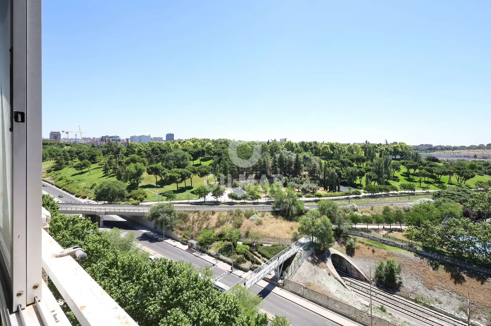 Vista exterior de Pis en venda en Madrid amb Calefacció, Jardí privat i Piscina