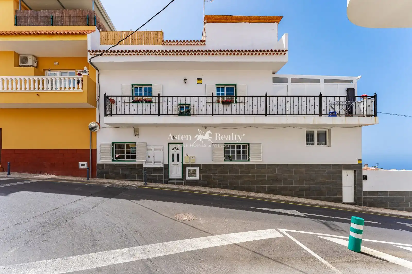 Exterior view of Flat for sale in Adeje  with Terrace, Furnished and Oven