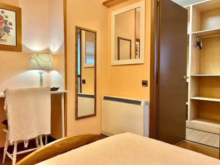 Bedroom of Flat for rent in Santiago de Compostela   with Heating, Furnished and Oven