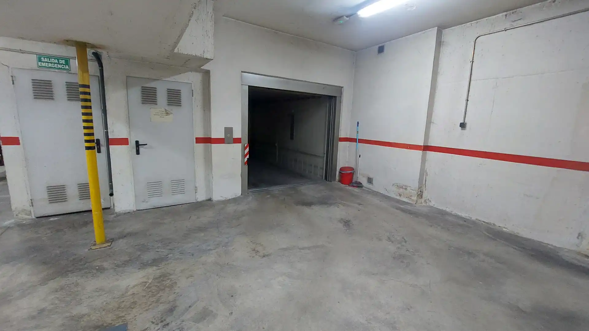 Aparcament amb ascensor en venda a Calle Tornavacas 3, imagen 3