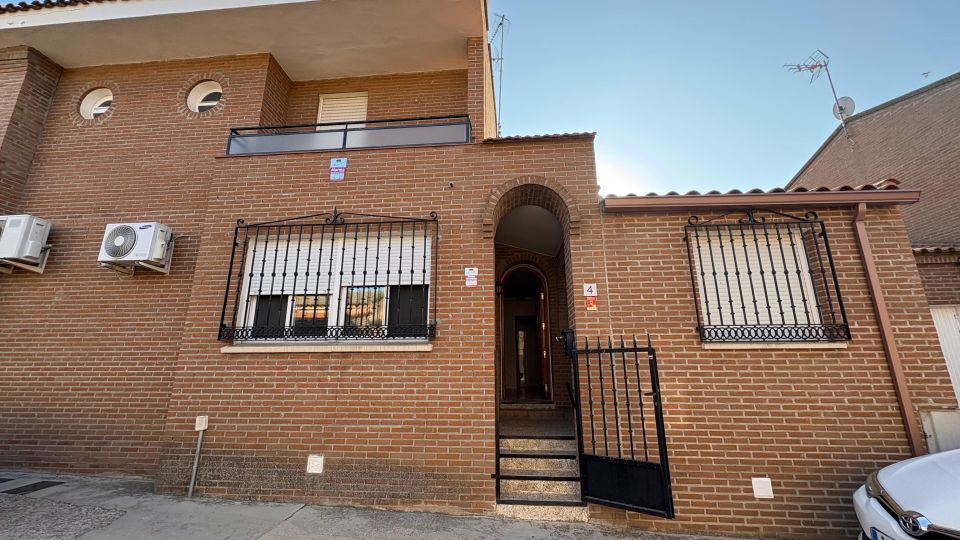 Exterior view of House or chalet for sale in Cebolla  with Air Conditioner, Heating and Terrace