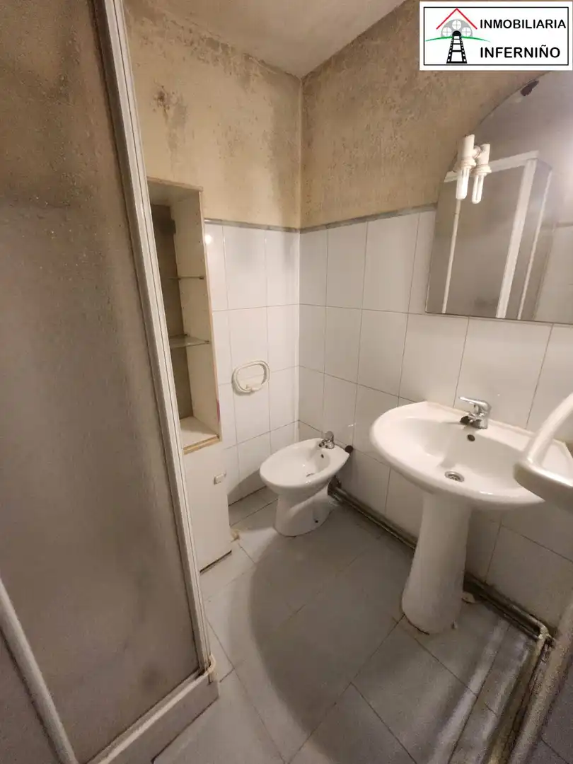 Bany de Pis en venda en Ferrol amb Calefacció