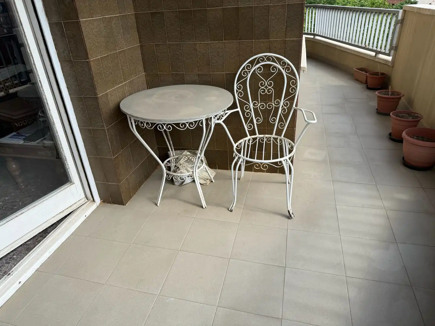 Terraza de Piso en venta en L'Hospitalet de Llobregat con Calefacción, Terraza y Alarma