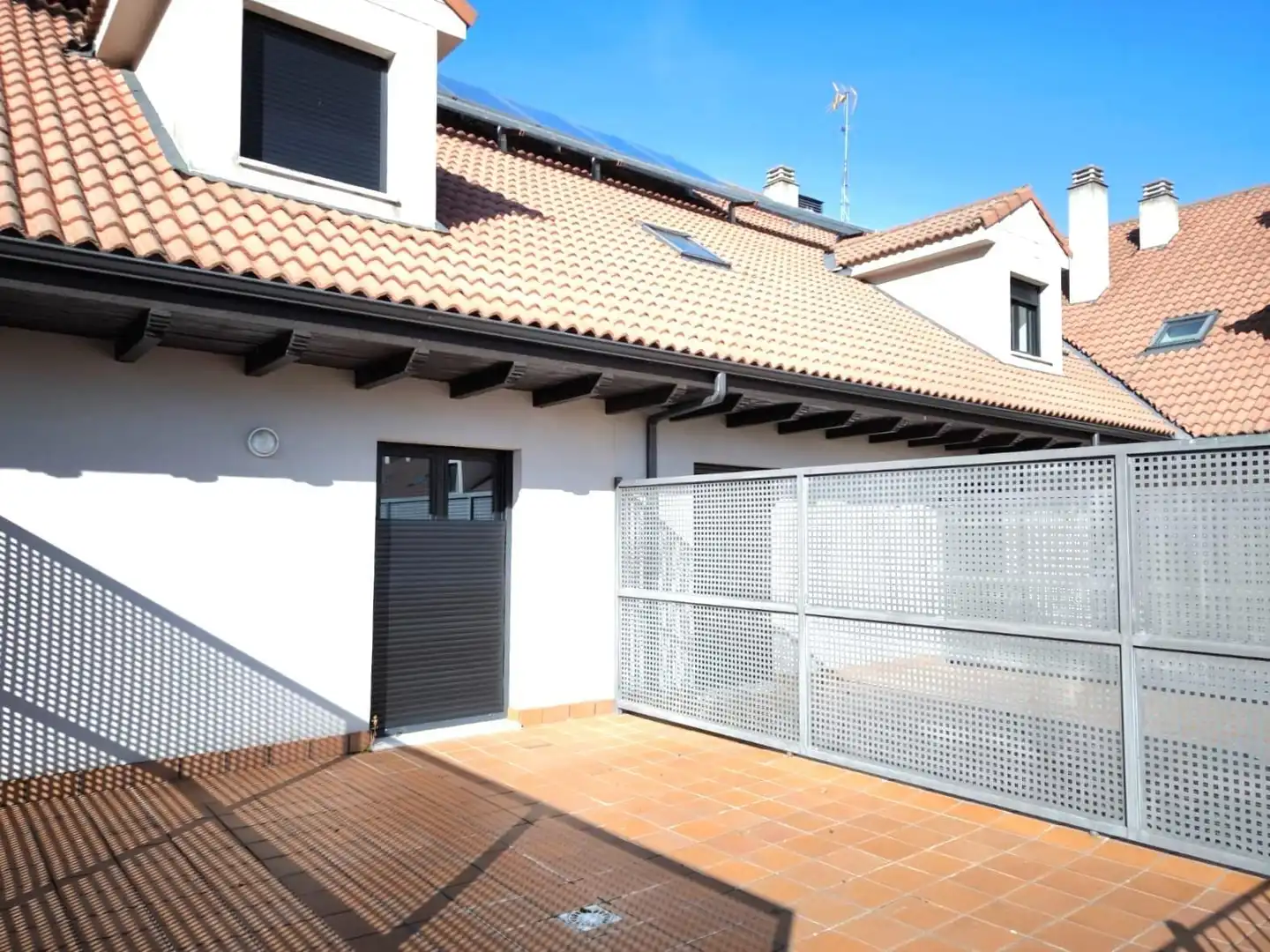 Vista exterior de Dúplex en venta en Puebla de Lillo con Calefacción y Parquet
