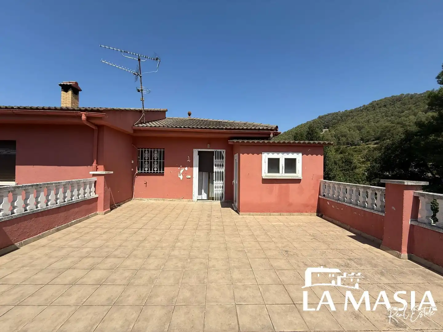 Vista exterior de Casa o xalet en venda en Canyelles amb Calefacció, Jardí privat i Traster