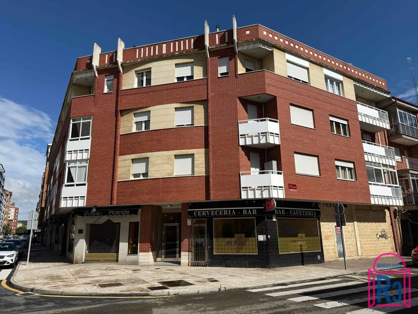 Exterior view of Apartments for rent in León Capital   with Heating, Terrace and Storage room