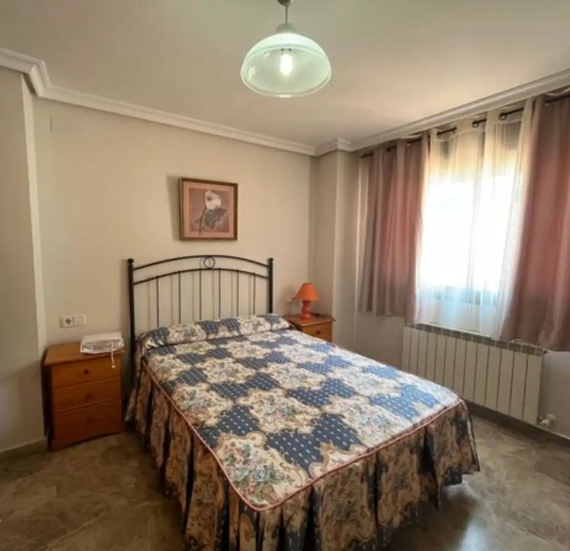 Schlafzimmer von Wohnung zur Miete in Ciudad Real mit Klimaanlage, Terrasse und Möbliert