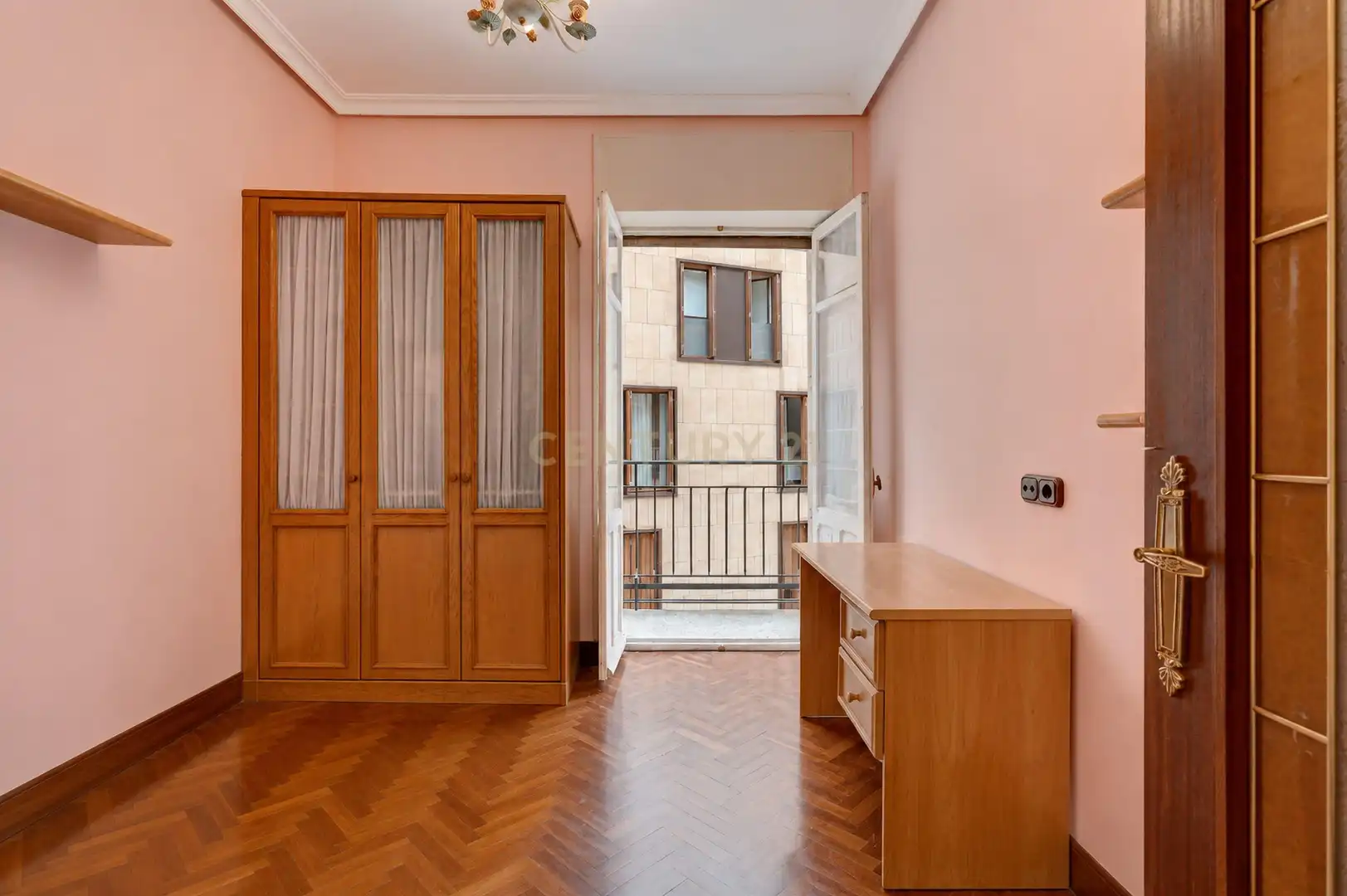 Dormitori de Apartament en venda en Irun  amb Traster i Balcó