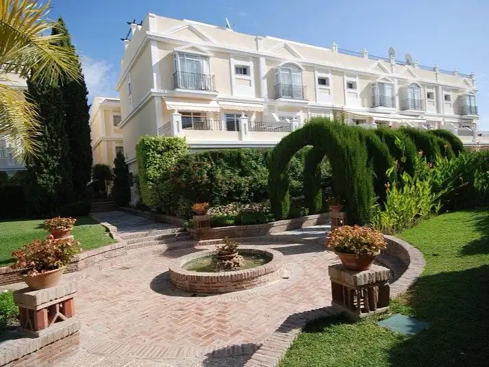 Vista exterior de Apartament de lloguer en Nueva Andalucía