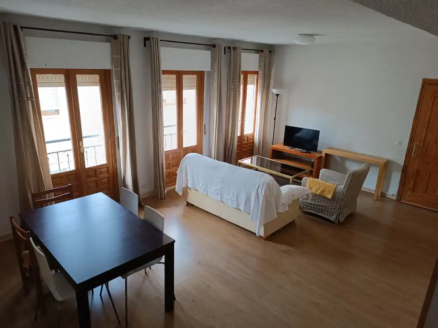 Living room of Duplexes for rent in Navaluenga  with Parquet flooring, Furnished and Oven