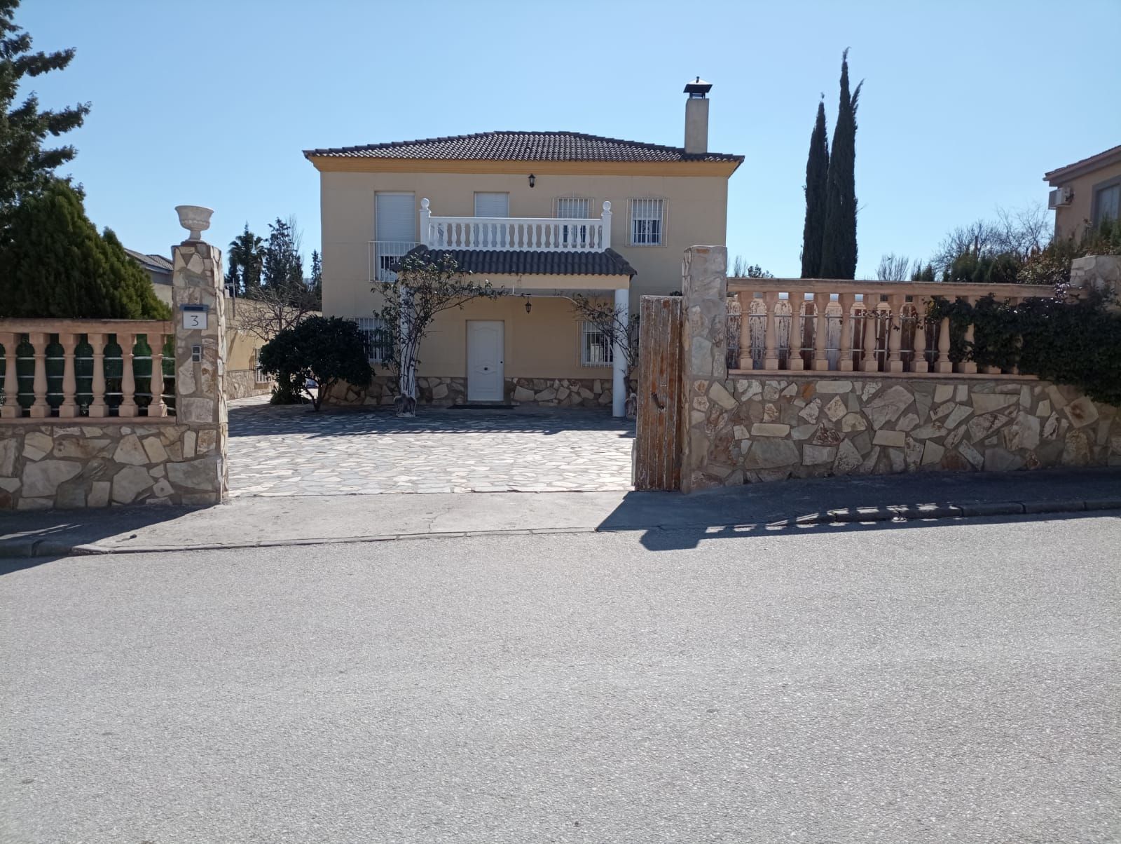 Vista exterior de Casa o xalet en venda en  Jaén Capital amb Calefacció, Jardí privat i Terrassa
